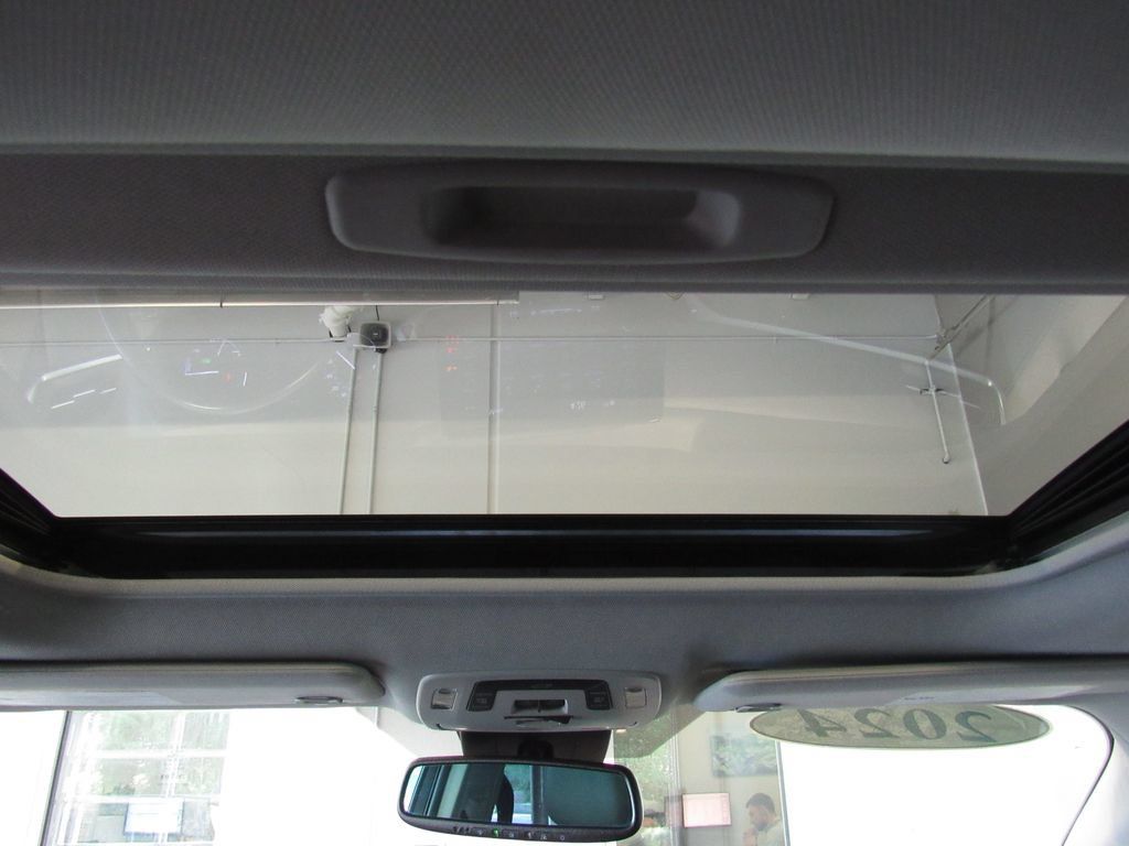 Certified 2024 Toyota Sienna XLE FWD image 30