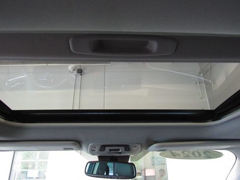 Used 2024 Toyota Sienna XLE FWD image 30