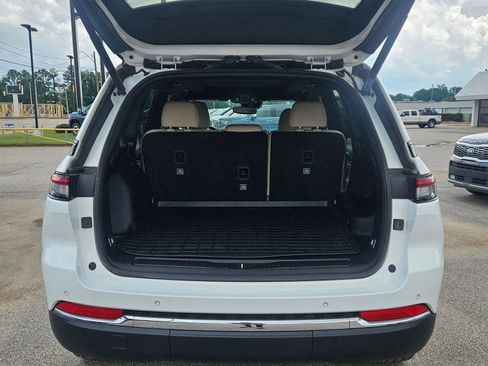 Used 2024 Jeep Grand Cherokee Limited w/ Trailer Tow Package AWD/4WD image 4