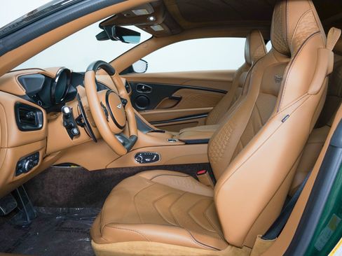 Used 2023 Aston Martin DBS Coupe image 40