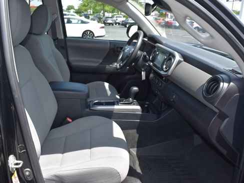 Used 2018 Toyota Tacoma SR5 RWD image 32
