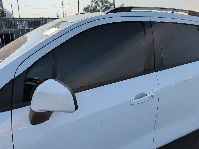 Used 2021 Chevrolet Trax LT w/ LT Convenience Package AWD/4WD image 11