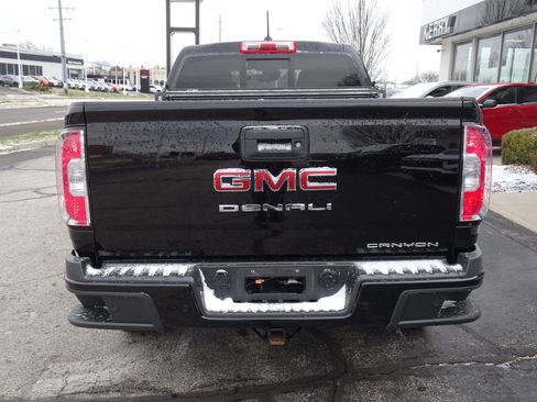 Used 2022 GMC Canyon Denali image 4