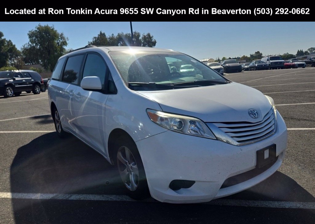 Used 2015 Toyota Sienna LE FWD image 1
