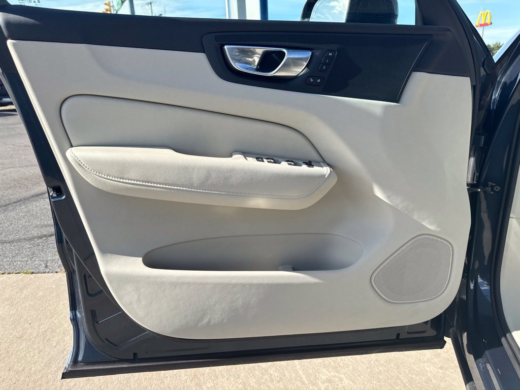 Certified 2025 Volvo XC60 T8 Plus w/ Protection Package Premier AWD/4WD image 17