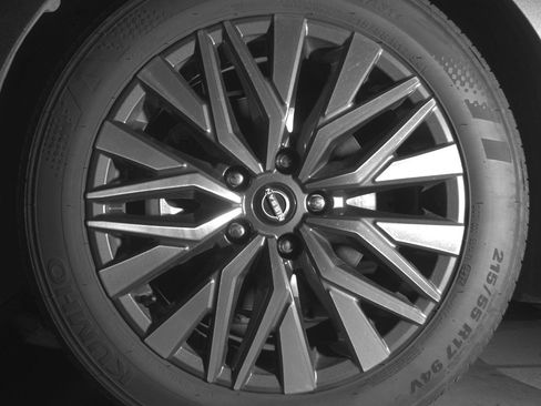 Used 2025 Nissan Altima 2.5 SV image 12