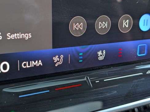 Used 2025 Volkswagen ID. Buzz Pro S Plus RWD image 37