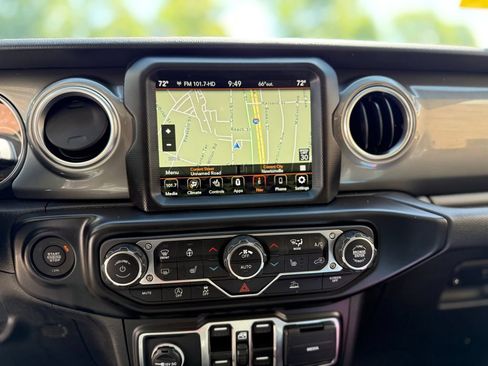 Used 2023 Jeep Wrangler Unlimited Sahara w/ Cold Weather Group AWD/4WD image 13