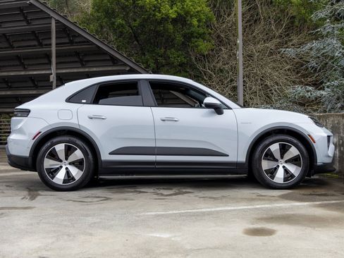 Certified 2024 Porsche Macan 4 Electric image 12