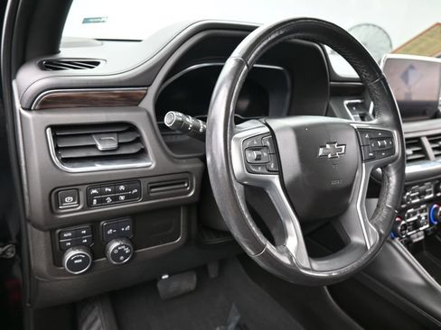 Used 2022 Chevrolet Tahoe Z71 w/ Luxury Package AWD/4WD image 16