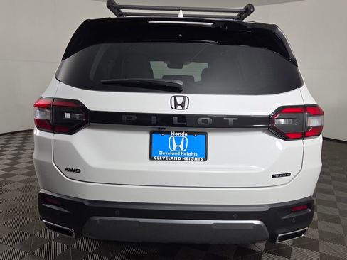 New 2026 Honda Pilot Touring image 10