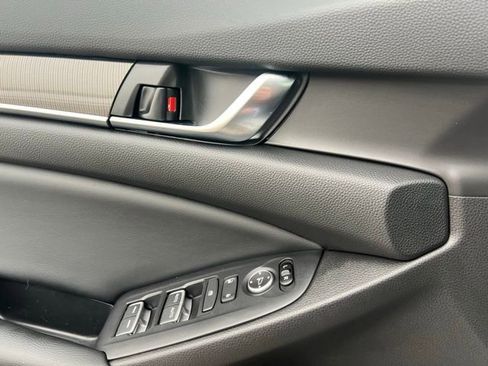 Used 2018 Honda Accord Sport image 21