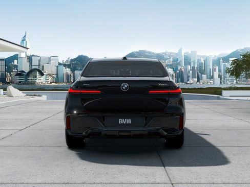 Used 2025 BMW 760i xDrive w/ Executive Package image 38