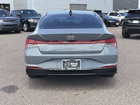 Used 2023 Hyundai Elantra Limited w/ Preferred Accessory Package FWD image 6