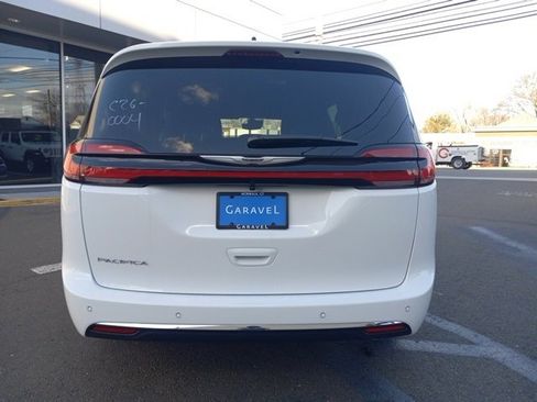 New 2026 Chrysler Pacifica Select image 19