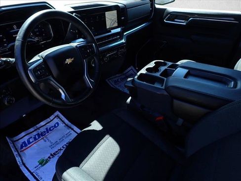 Used 2023 Chevrolet Silverado 1500 LT AWD/4WD image 10