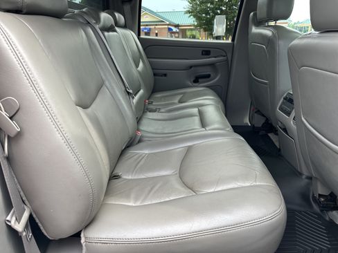 Used 2005 Chevrolet Avalanche Z66 w/ Sun And Sound Package RWD image 16
