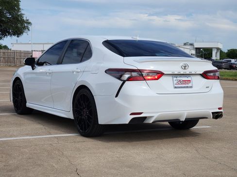 Used 2023 Toyota Camry SE image 4