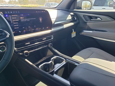 New 2026 Chevrolet Traverse LT w/ LPO, Floor Liner Package image 23