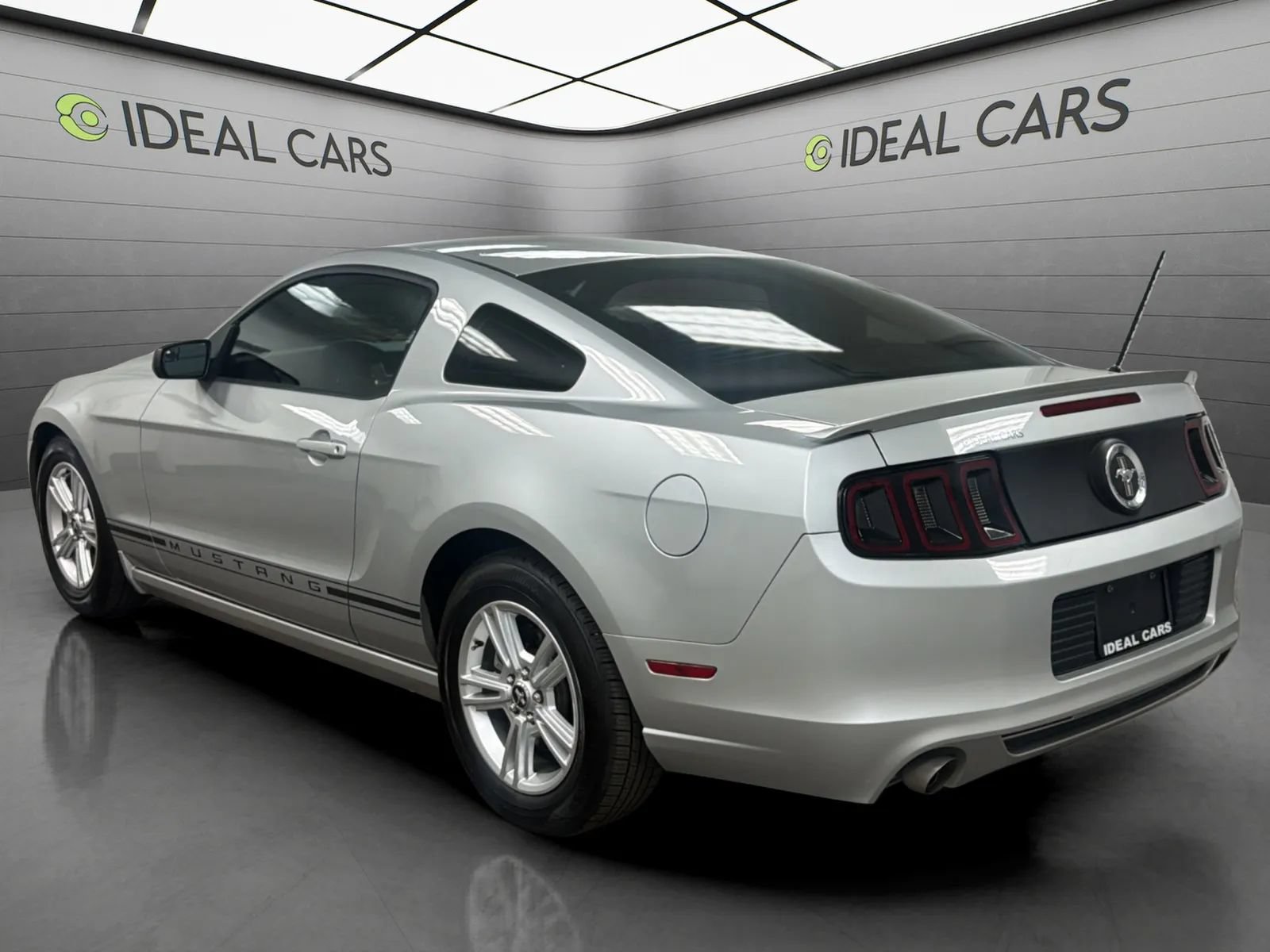 Used 2013 Ford Mustang Coupe RWD image 7