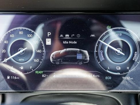 Certified 2025 Hyundai Elantra SEL FWD image 18