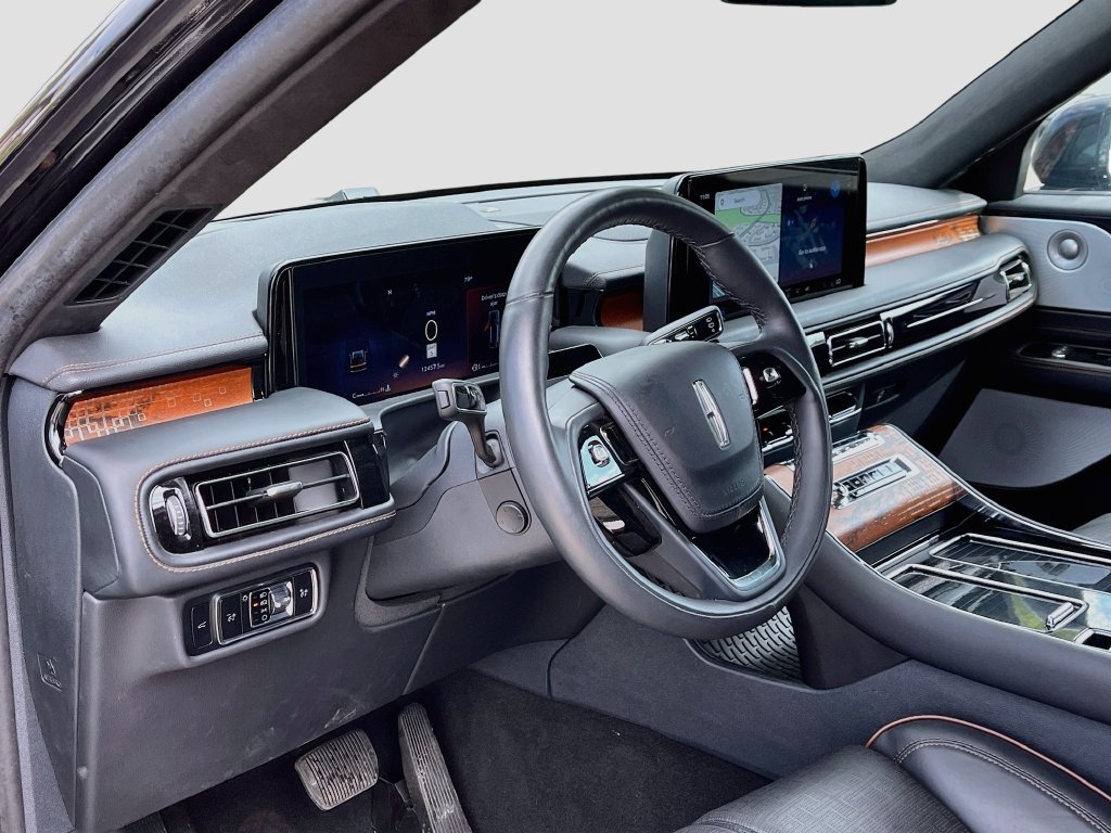 Used 2025 Lincoln Aviator Black Label w/ Jet Appearance Package AWD/4WD image 9