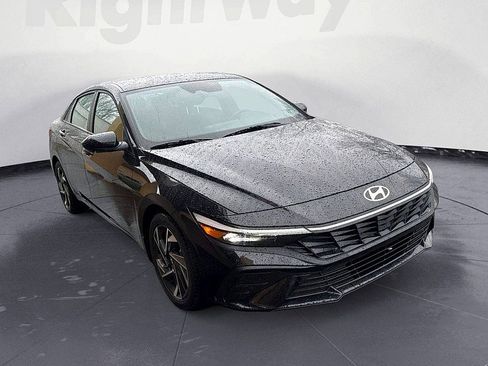 Used 2025 Hyundai Elantra Sport image 7