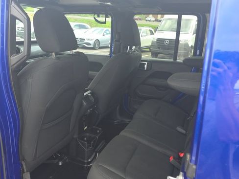 Used 2018 Jeep Wrangler Unlimited Sahara AWD/4WD image 23