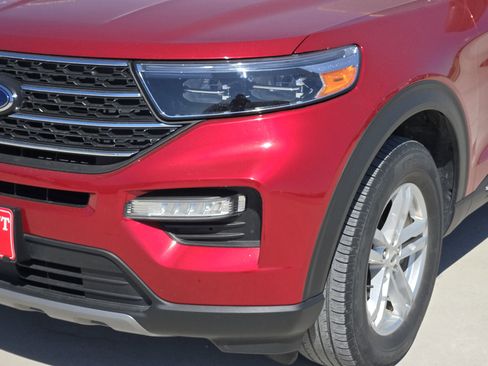 Used 2022 Ford Explorer XLT w/ Equipment Group 202A image 9