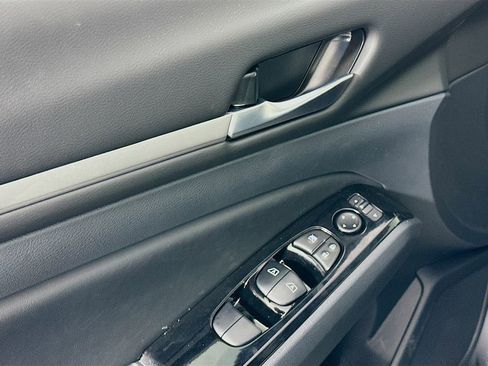 New 2025 Nissan Altima 2.5 SR image 22