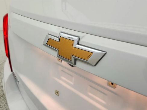 Used 2018 Chevrolet Trax LT w/ LT Convenience Package FWD image 16