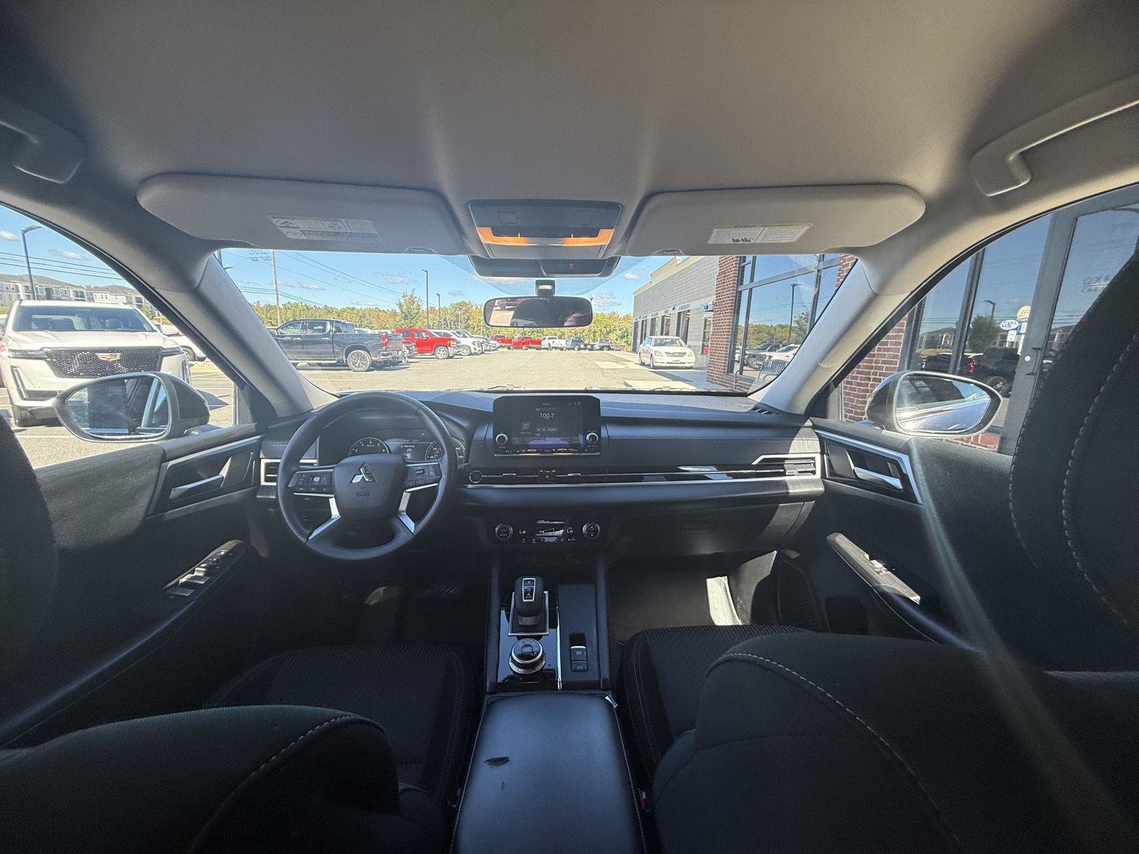 Used 2023 Mitsubishi Outlander ES FWD image 17