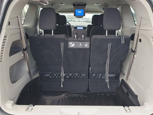 Used 2017 Chrysler Pacifica Touring image 6