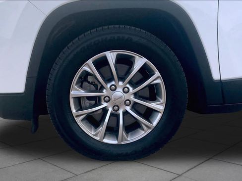 Used 2021 Jeep Cherokee Latitude Plus FWD image 11