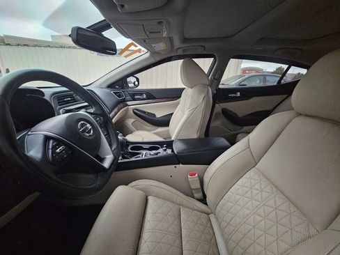 Used 2017 Nissan Maxima Platinum w/ Medallion Package image 11