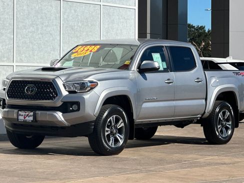 Certified 2018 Toyota Tacoma TRD Sport image 10