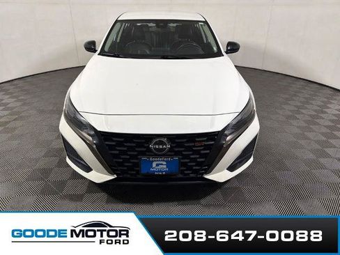 Used 2024 Nissan Altima 2.5 SR FWD image 3
