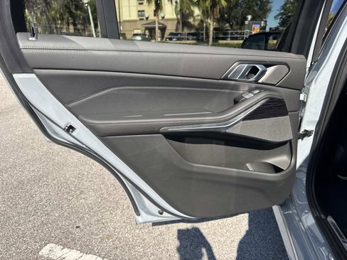 Used 2024 BMW X7 M60i image 12