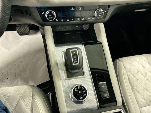 Used 2023 Mitsubishi Outlander SEL image 18