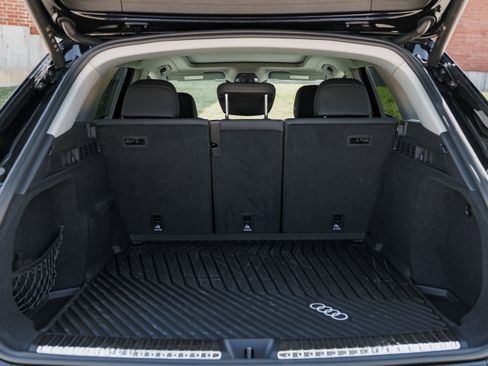 Certified 2025 Audi Q5 Premium w/ Convenience Package image 28