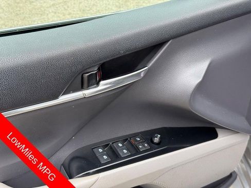 Used 2020 Toyota Camry LE image 18