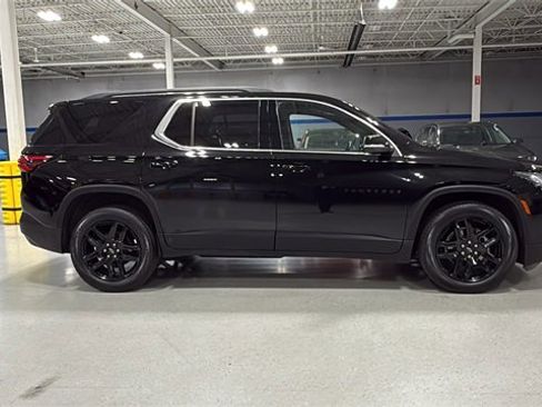 Used 2022 Chevrolet Traverse LT w/ LPO, Blackout Package image 4