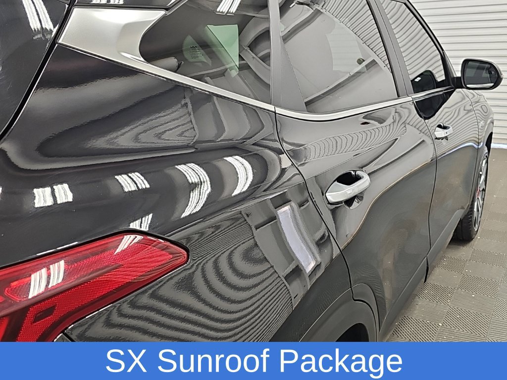 Used 2023 Kia Seltos SX w/ SX Sunroof Package AWD/4WD image 11