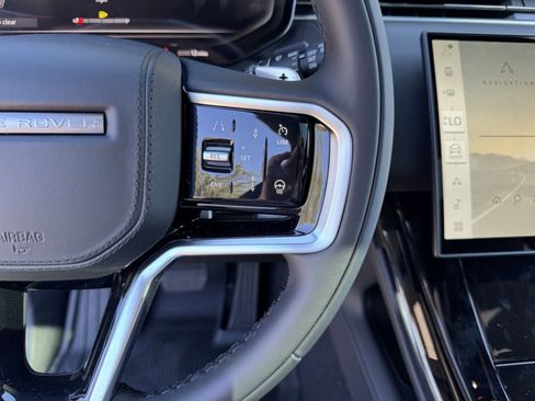 Used 2025 Land Rover Range Rover Sport SE image 21