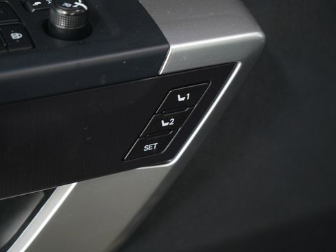 Used 2025 Toyota Sequoia Platinum image 29