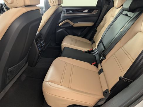 Certified 2026 Porsche Cayenne Coupe AWD/4WD image 25