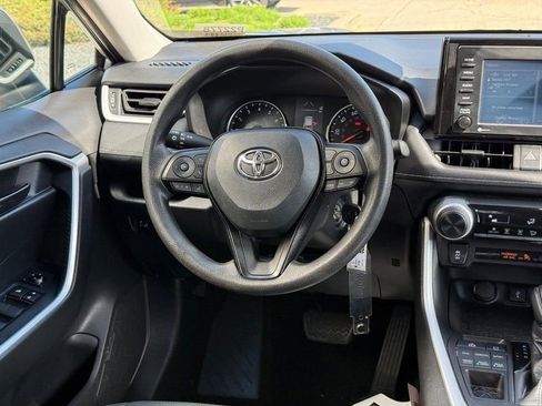 Used 2021 Toyota RAV4 LE AWD/4WD image 14