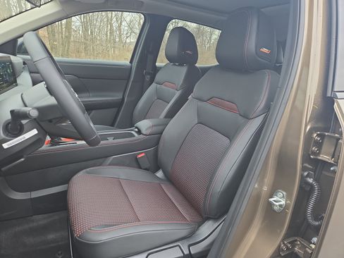 New 2026 Nissan Kicks SR w/ SR Premium Package image 10