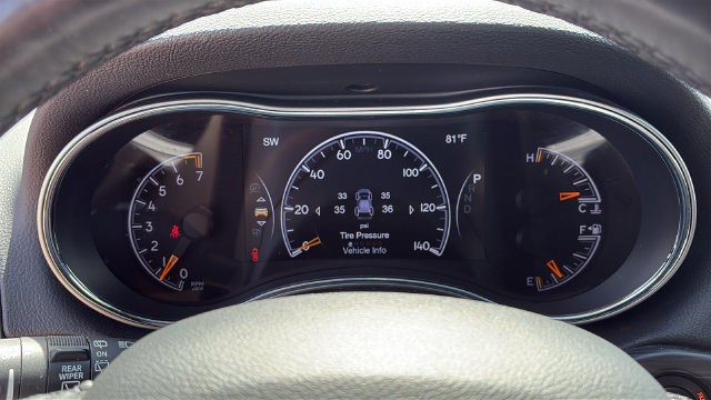Used 2022 Jeep Grand Cherokee Limited w/ Tech Group AWD/4WD image 15