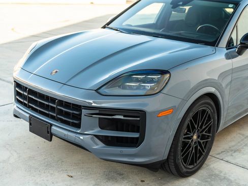 Used 2024 Porsche Cayenne S AWD/4WD image 5